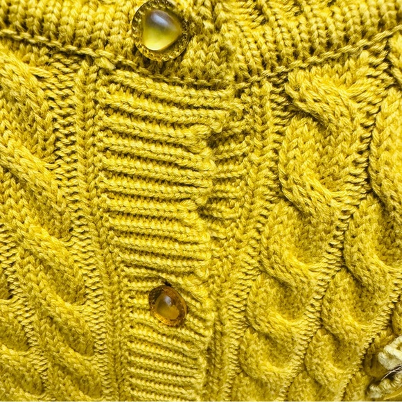 Vibrant Yellow Crew Neck Sweater with Classic Design - Picture 7 of 7